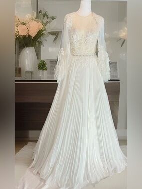 VIP embellished with removable cape gown Sz 10